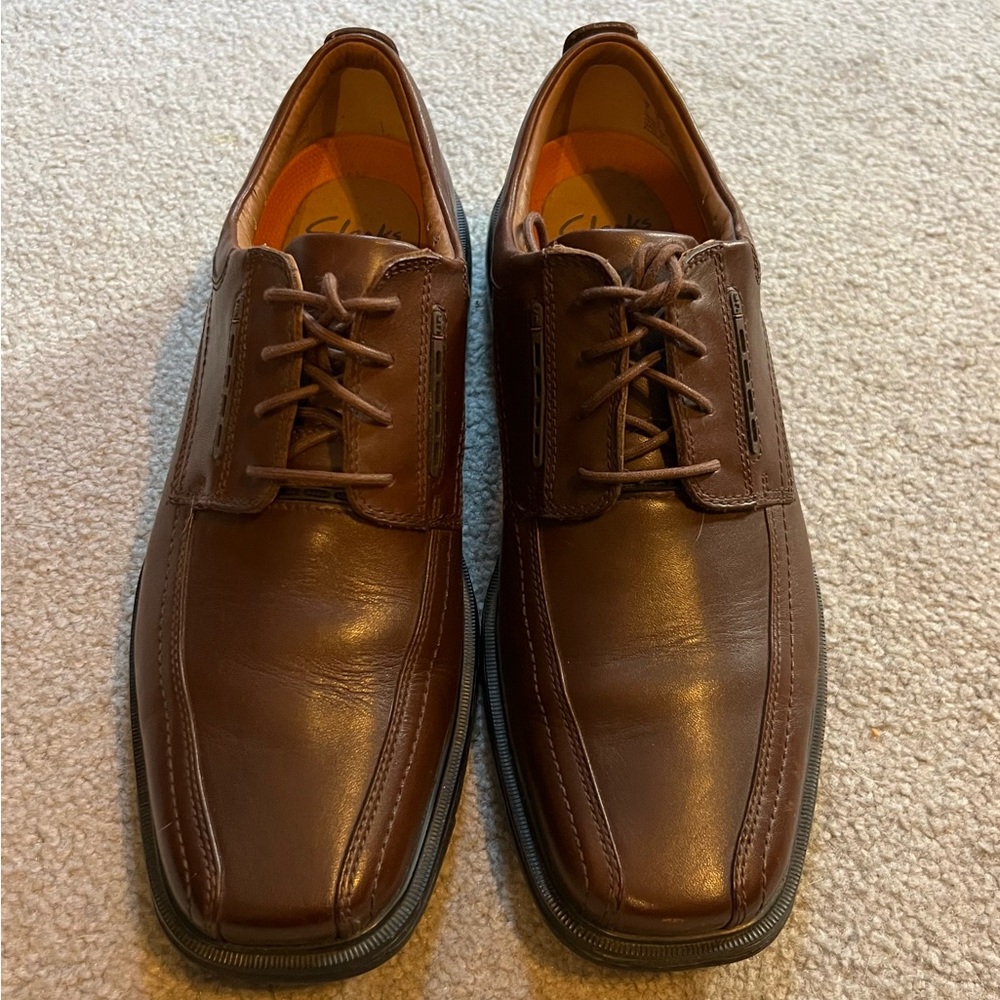 Clarks (unstructured): Men’s brown leather casual shoe